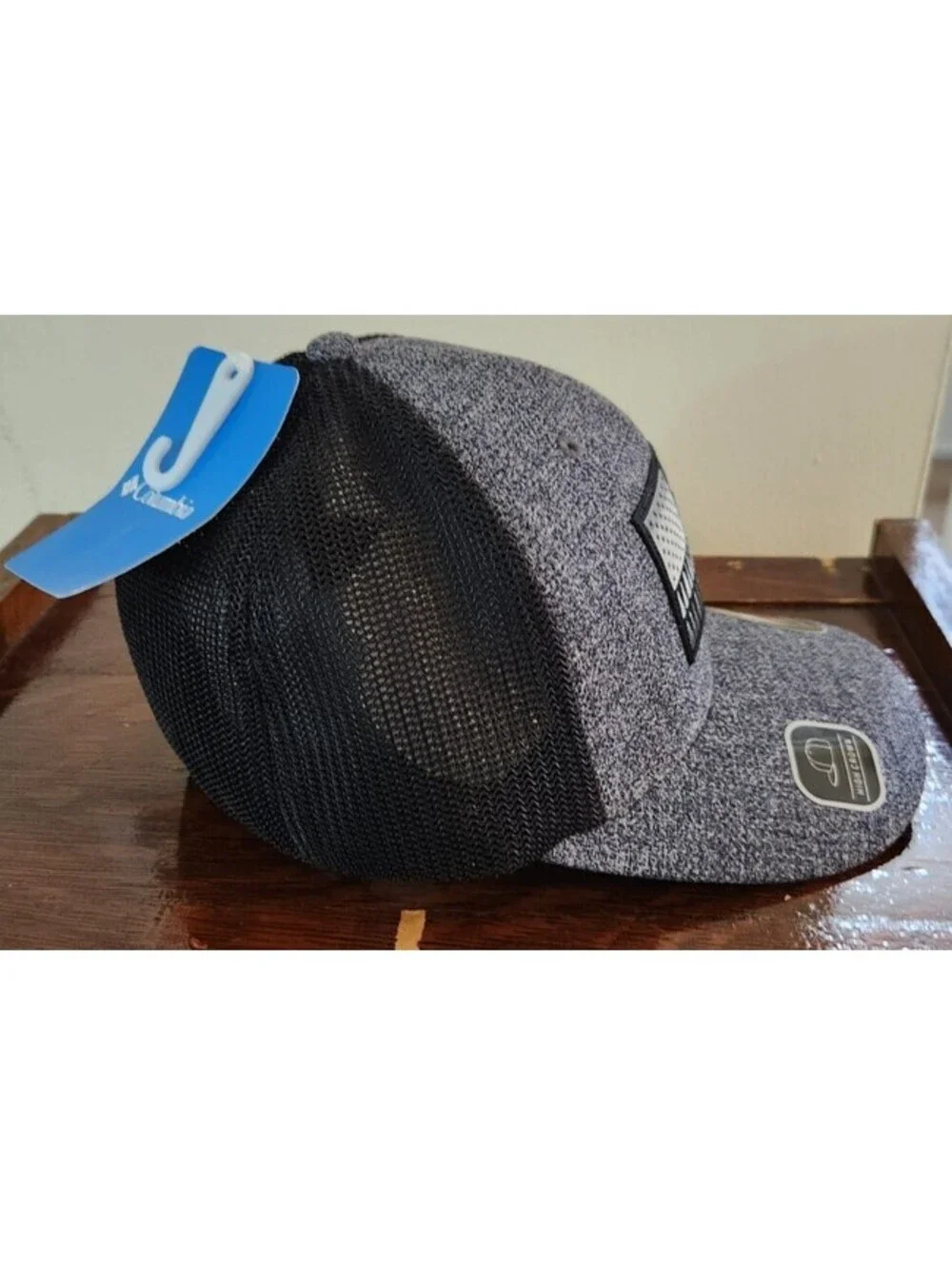 Columbia Mesh Tree Flag Flexfit Cap S/M.   Black & Gray